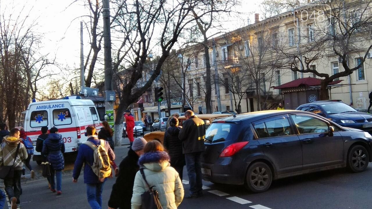 Новости одессы последние одесские новости и происшествия в одессе. Здание рушится. Новости одессы и одесской области сегодня последние. Разрушенные дома в одессе. Пожар в одесском колледже.