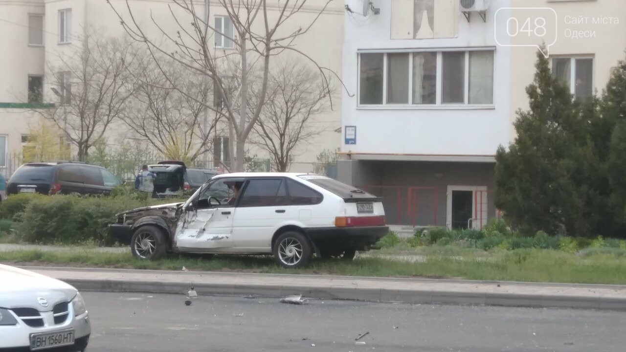 Последние происшествия в одессе. Машина врезалась в каток Заинск 1998 год.