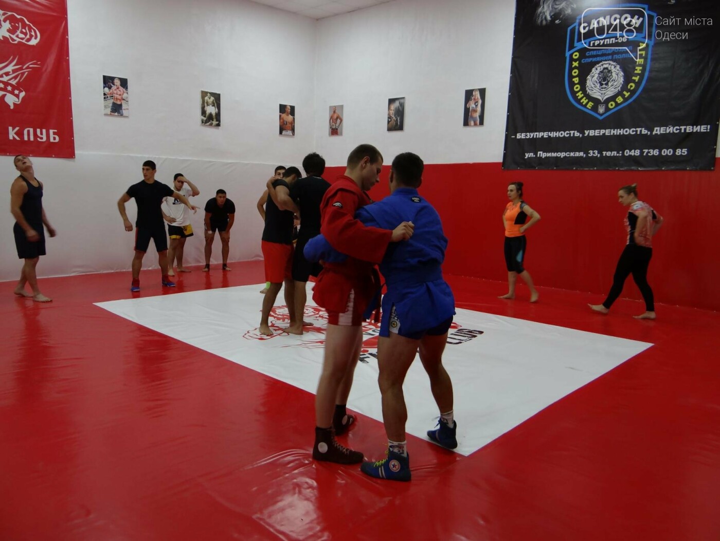 Спортивная Бабенка С Шикарным Телом Тренируется