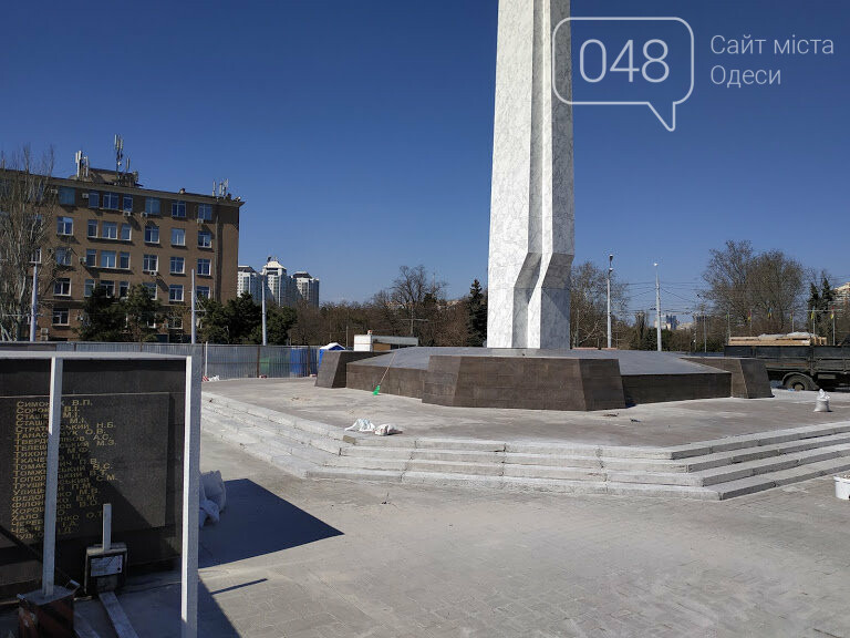 Обелиск на площади 10 апреля. Окончание реставрация