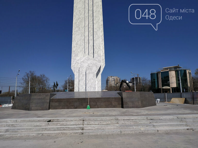 Обелиск на площади 10 апреля. Окончание реставрация