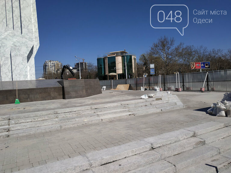 Обелиск на площади 10 апреля. Окончание реставрация