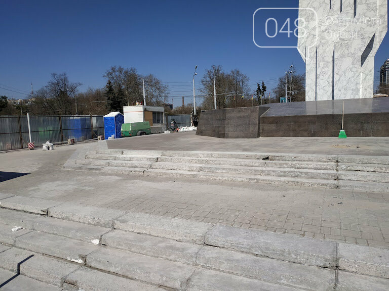 Обелиск на площади 10 апреля. Окончание реставрация