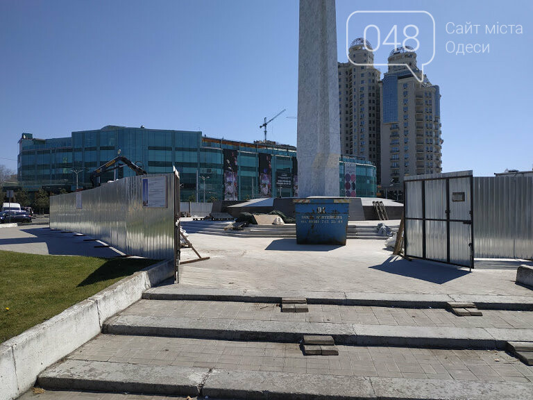 Обелиск на площади 10 апреля. Окончание реставрация