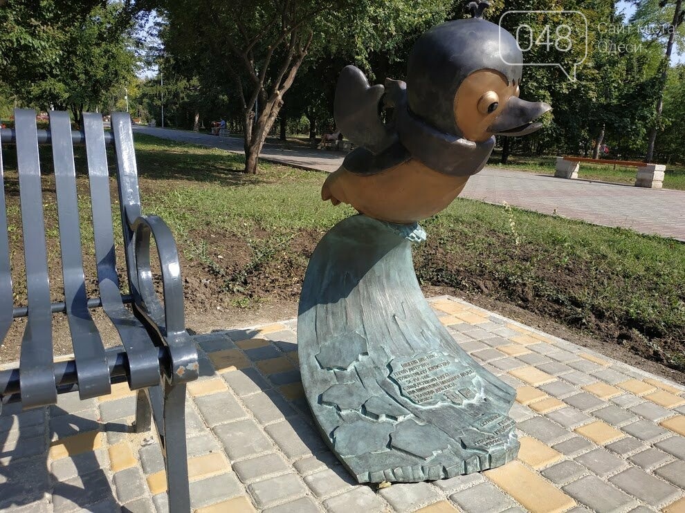 Арт-объект пингвин Пик-Пок в парке Победы