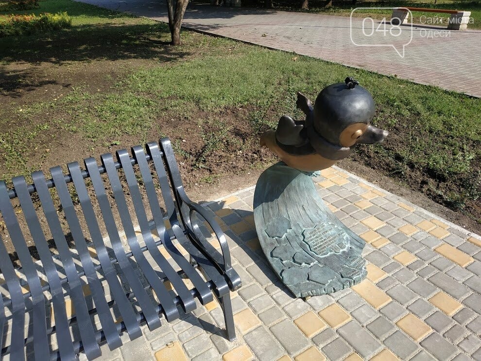 Арт-объект пингвин Пик-Пок в парке Победы