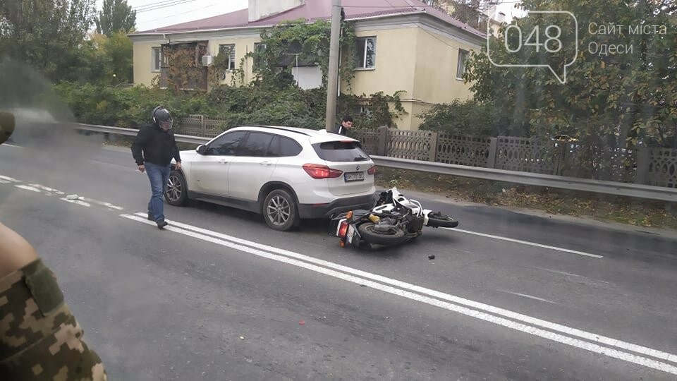 Под Одессой мотоциклист врезался в внедорожник