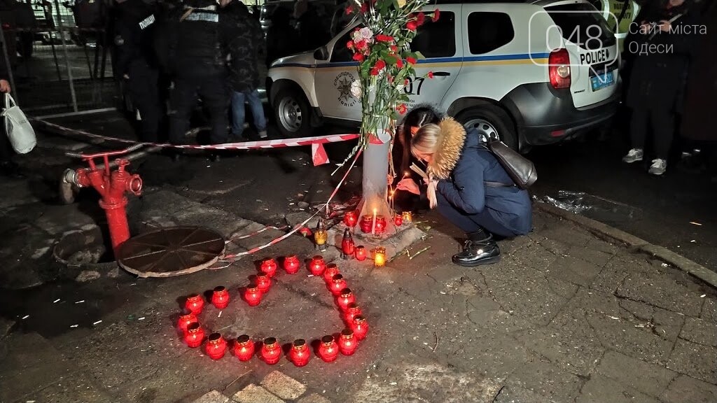 Акция "Халатность убивает" возле сгоревшего колледжа в Одессе