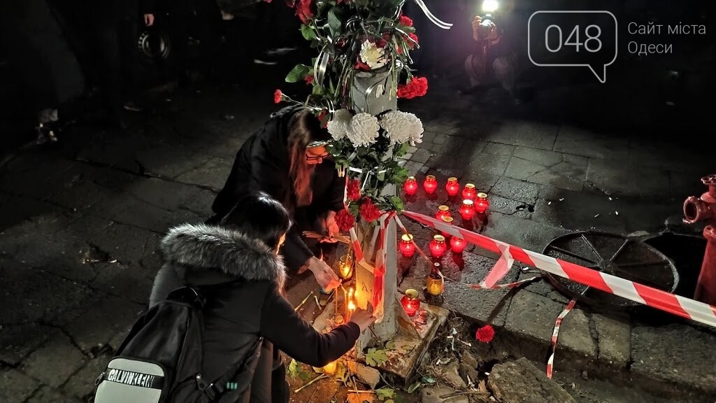 Акция "Халатность убивает" возле сгоревшего колледжа в Одессе