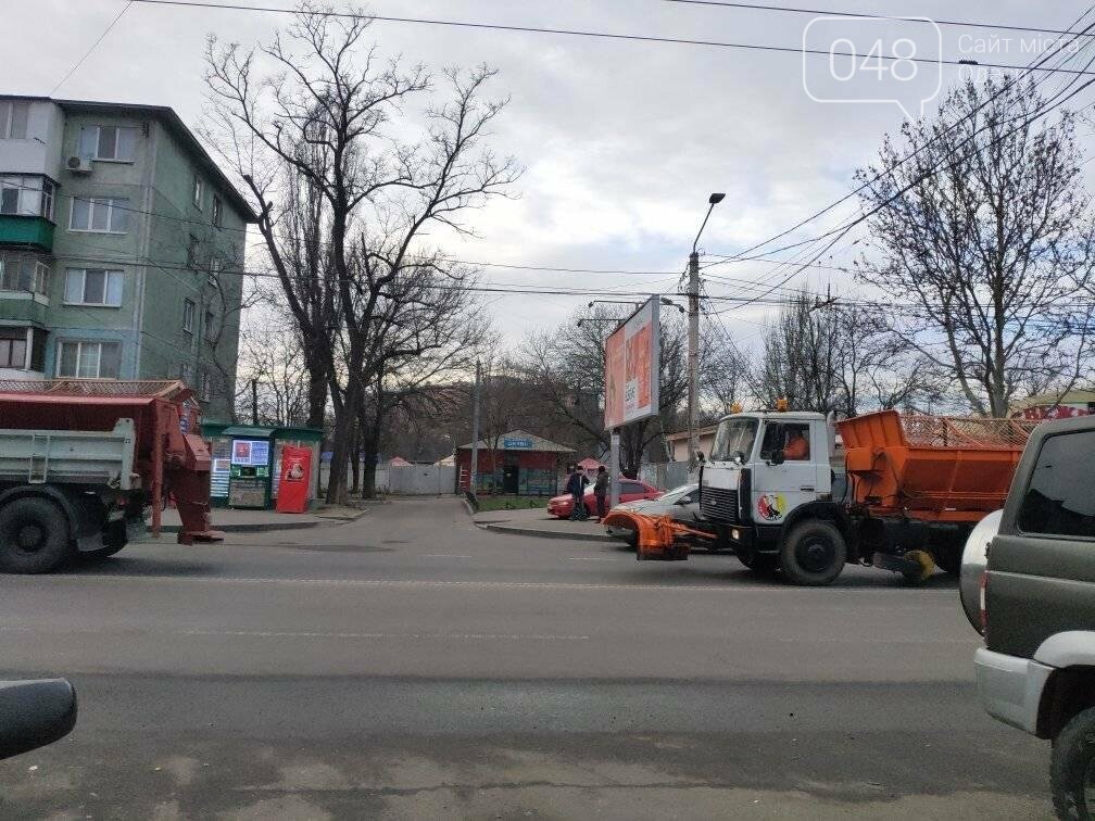 Снегоуборочная техника на улицах Одессы.