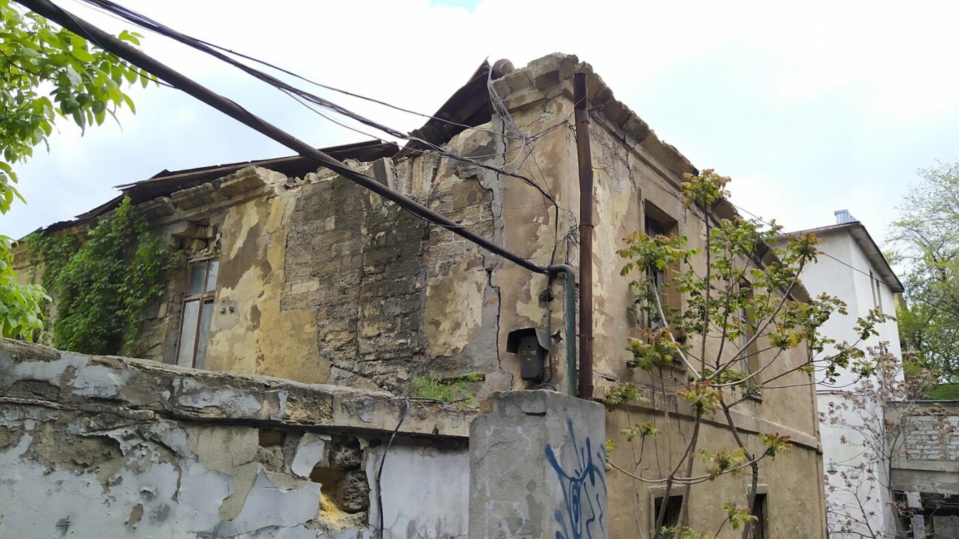 На Деволановском спуске в Одессе обрушился дом.
