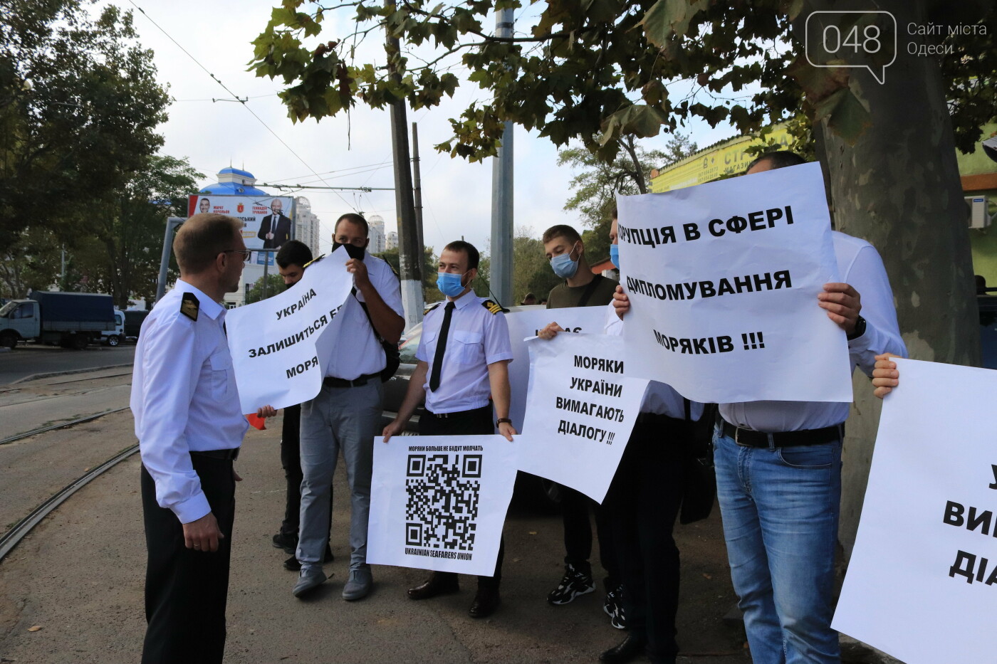 В Одессе моряки ждали Зеленского, но он сел в машину и уеха..., фото-3 В Одессе моряки ждали Зеленского, но он сел в машину и уехал, - ФОТО, ВИДЕО , фото-3