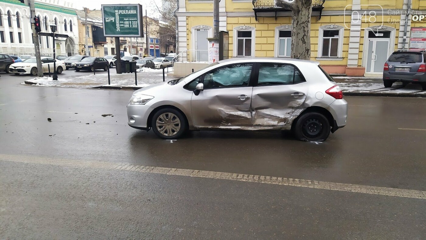 ДТП в центре Одессы: на Ришельевской столкнулись два автомобиля, - ФОТО, фото-2, ФОТО: Александр Жирносенко