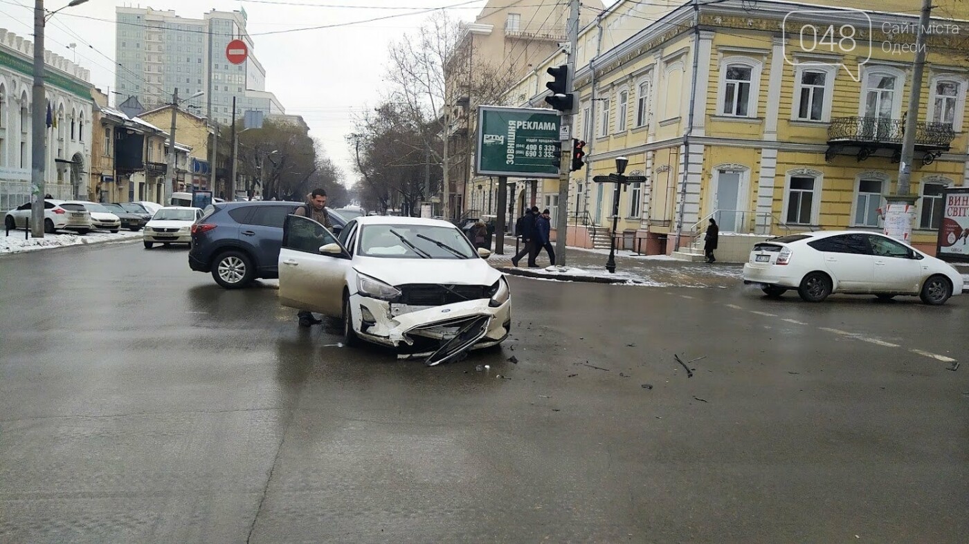 ДТП в центре Одессы: на Ришельевской столкнулись два автомобиля, - ФОТО, фото-7, ФОТО: Александр Жирносенко