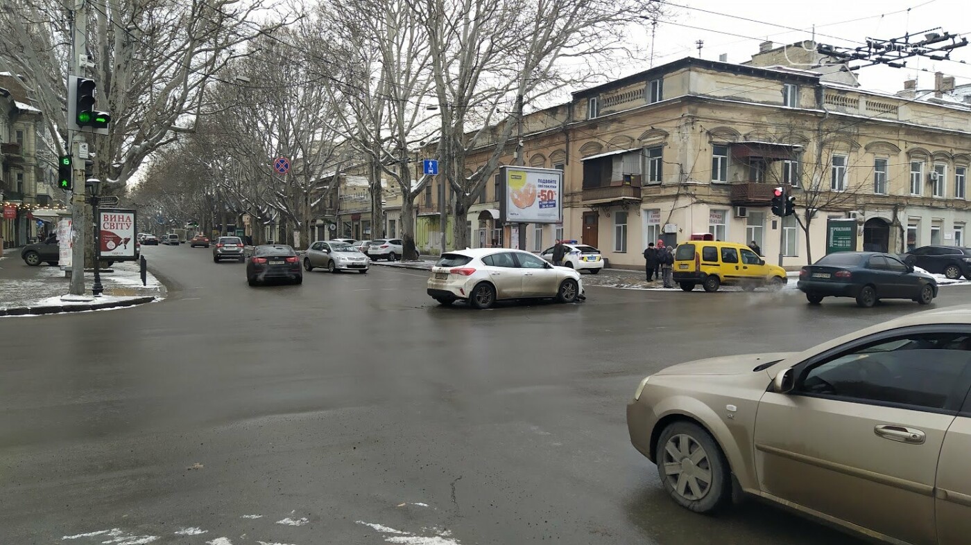 ДТП в центре Одессы: на Ришельевской столкнулись два автомобиля, - ФОТО, фото-12, ФОТО: Александр Жирносенко