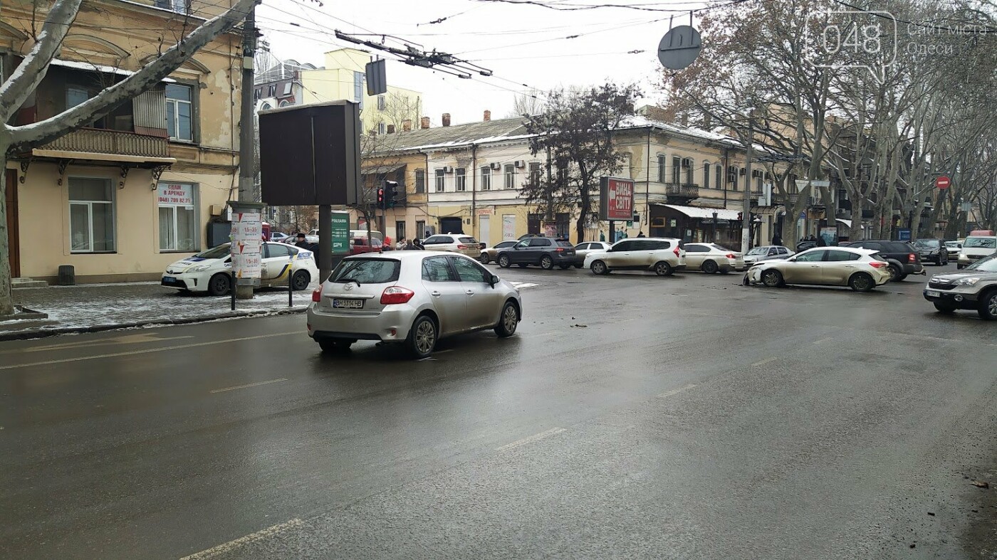 ДТП в центре Одессы: на Ришельевской столкнулись два автомобиля, - ФОТО, фото-13, ФОТО: Александр Жирносенко