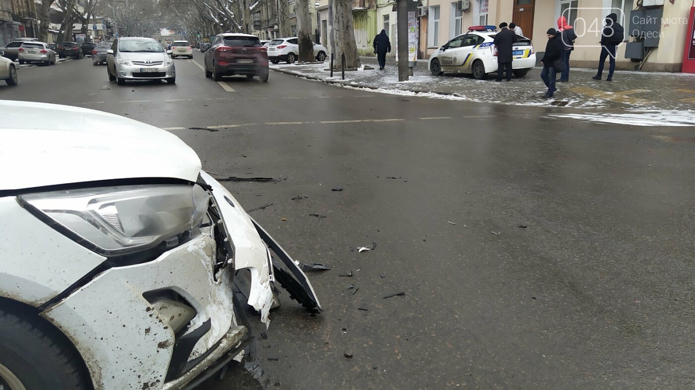 ДТП в центре Одессы: на Ришельевской столкнулись два автомобиля, - ФОТО, фото-11, ФОТО: Александр Жирносенко