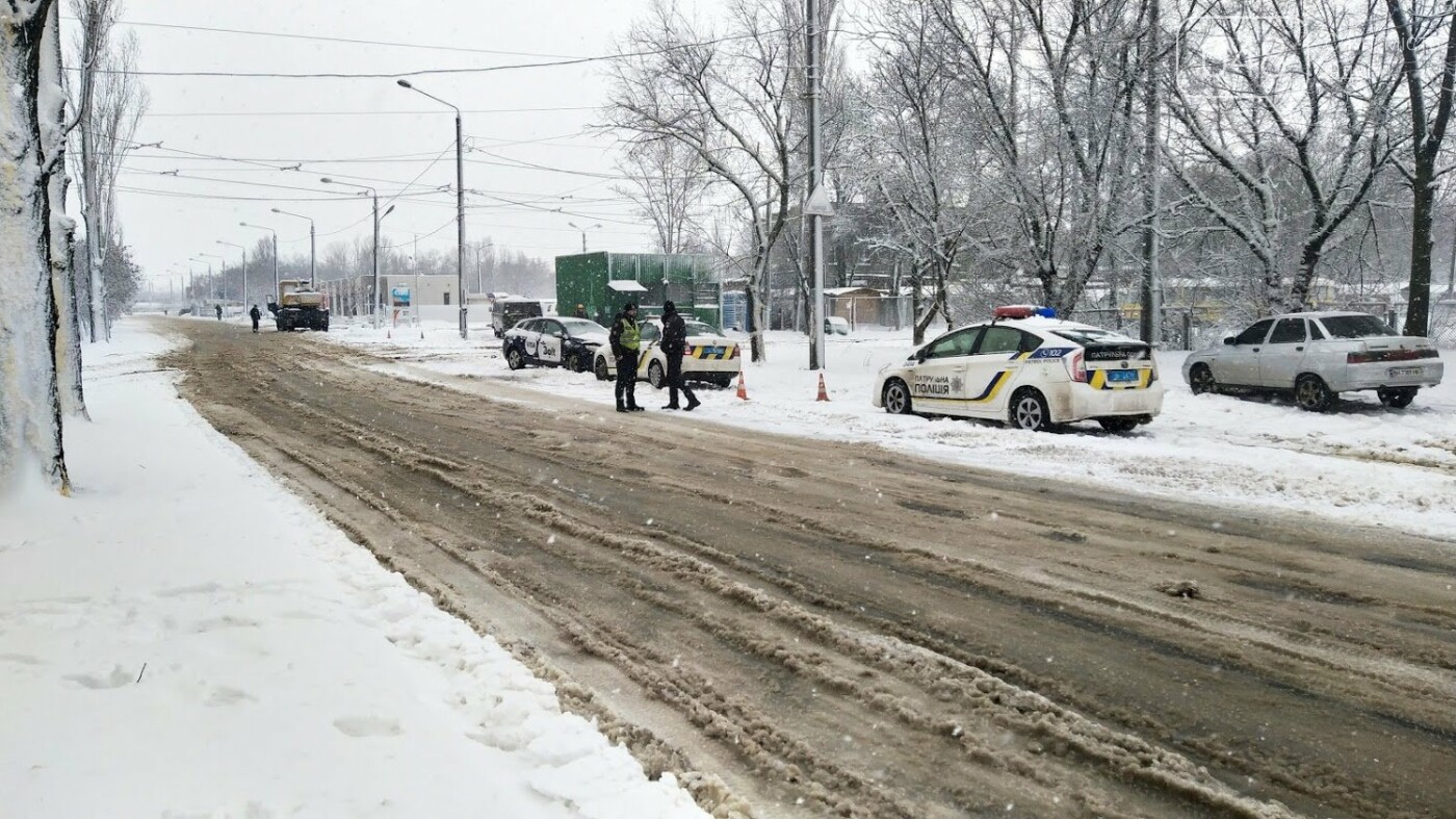 Снежная буря в Одессе: ситуация на дорогах города, - ФОТО, ОБНОВЛЕНО, фото-6, ФОТО: Александр Жирносенко.