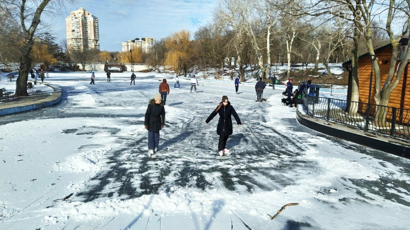 На замерзшем пруду в Одесском парке устроили спортивные состязания, - ФОТО, фото-18, ФОТО: Александр Жирносенко.