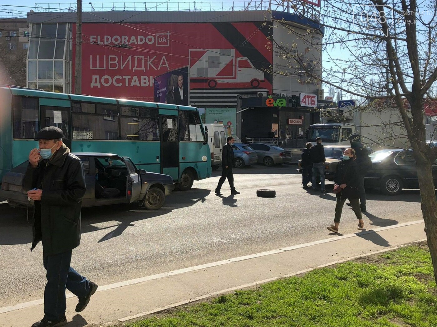 В Одессе маршрутка попала в ДТП, когда объезжала другую аварию, - ФОТО  , фото-1