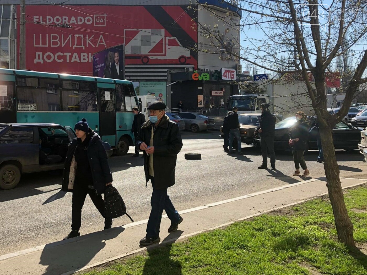 В Одессе маршрутка попала в ДТП, когда объезжала другую аварию, - ФОТО  , фото-2
