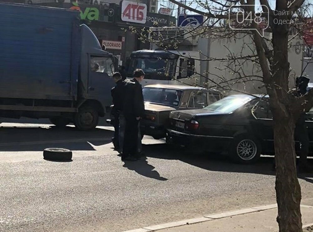 В Одессе маршрутка попала в ДТП, когда объезжала другую аварию, - ФОТО  , фото-5