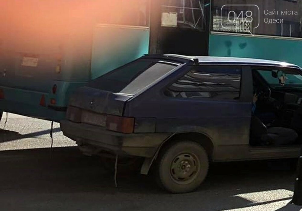 В Одессе маршрутка попала в ДТП, когда объезжала другую аварию, - ФОТО  , фото-6