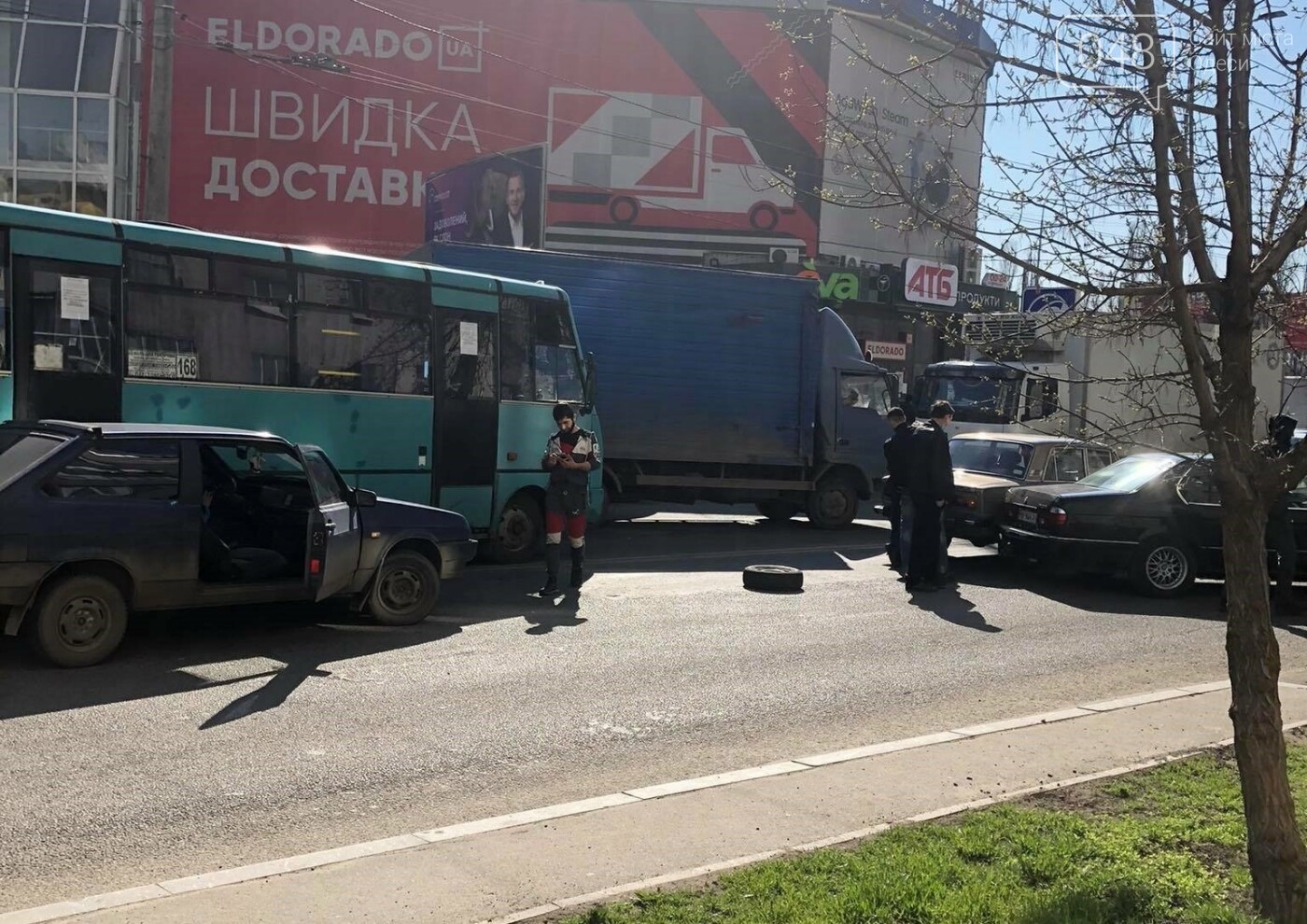 В Одессе маршрутка попала в ДТП, когда объезжала другую аварию, - ФОТО  , фото-8