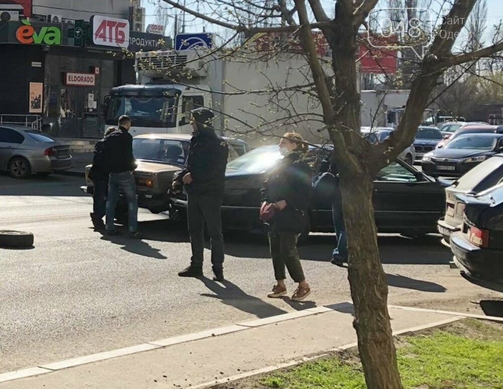 В Одессе маршрутка попала в ДТП, когда объезжала другую аварию, - ФОТО  , фото-3