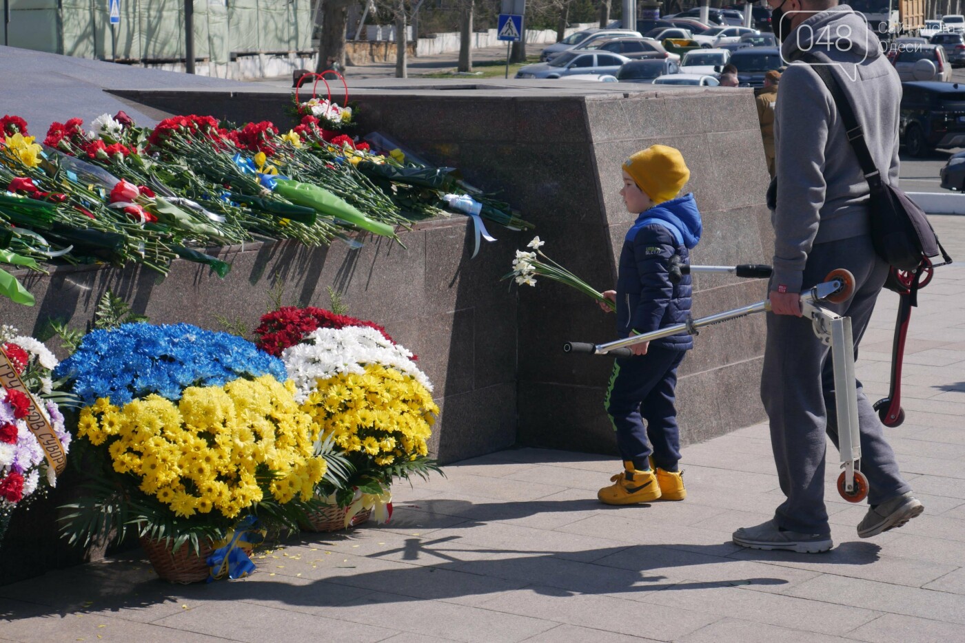 Освобождение одессы 2024. День освобождения Одессы. Возложение цветов в Одессе. Цветы к памятнику в Одессе. Возложение цветов Одесса сегодня.