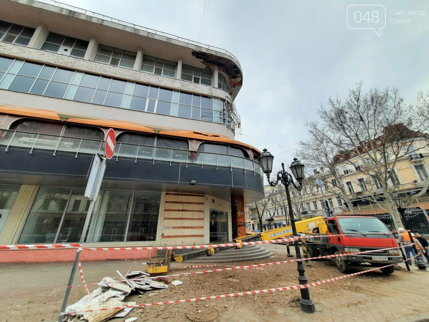 В Одессе на Дерибасовской ликвидируют последствия обвала фасада, - ФОТО, ВИДЕО , фото-4