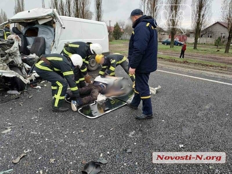 Микроавтобус, который вез в Одессу умерших от COVID-19, попал в ДТП,- ФОТО, ВИДЕО, фото-2