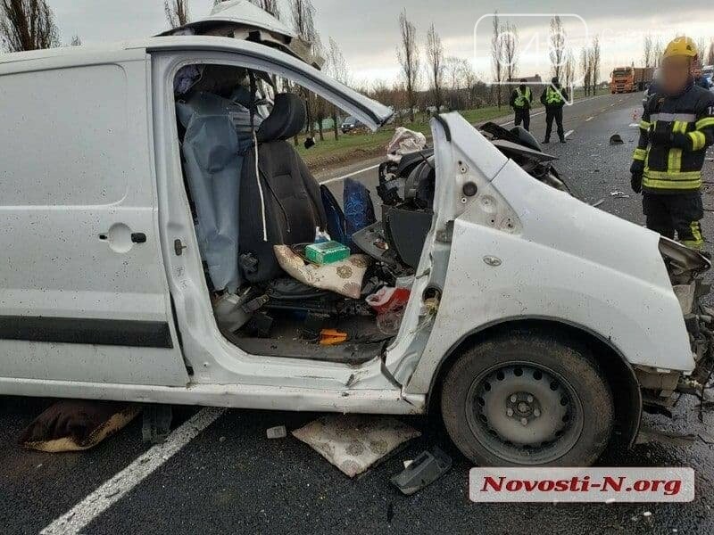 Микроавтобус, который вез в Одессу умерших от COVID-19, попал в ДТП,- ФОТО, ВИДЕО, фото-4
