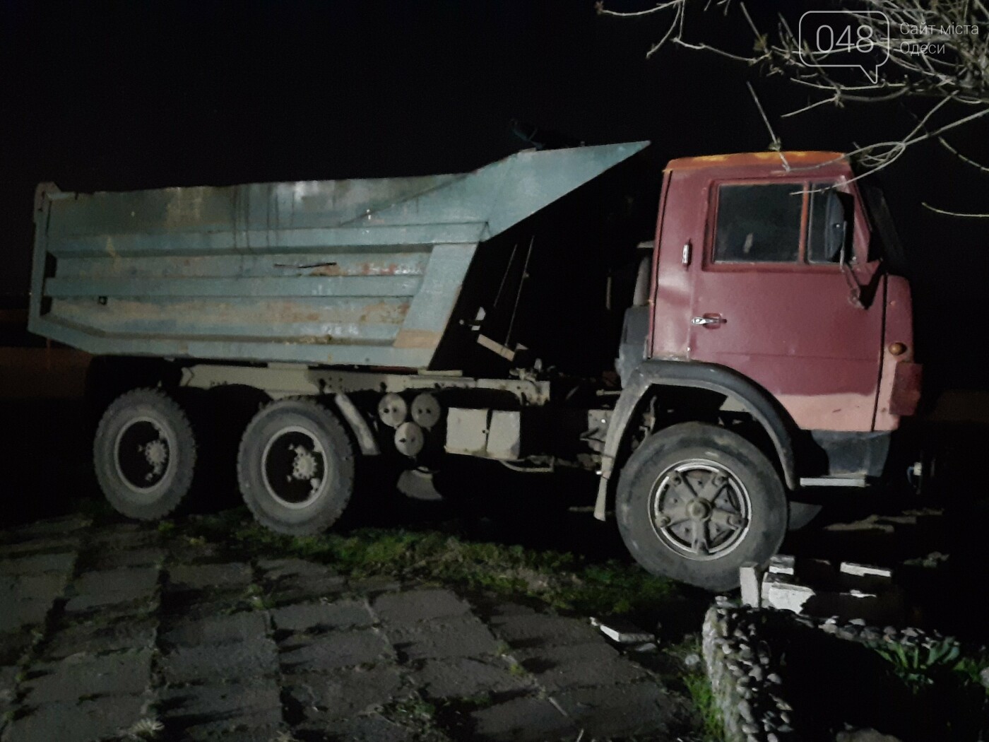 Под покровом ночи на "Чкаловский" пляж в Одессе неизвестные загнали технику, - ФОТО, ВИДЕО, СТРИМ, фото-2