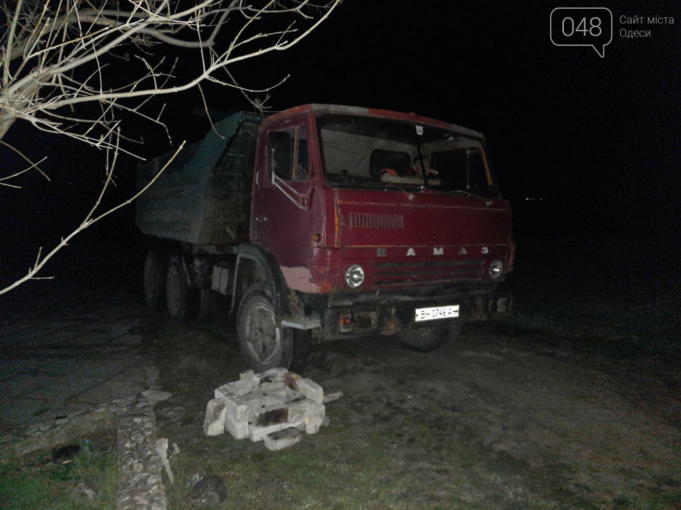 Под покровом ночи на "Чкаловский" пляж в Одессе неизвестные загнали технику, - ФОТО, ВИДЕО, СТРИМ, фото-1