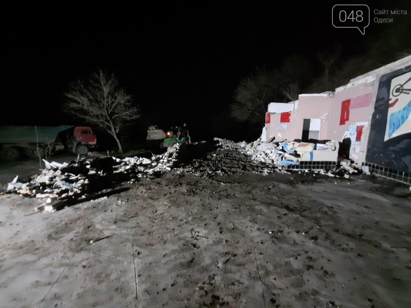 Под покровом ночи на "Чкаловский" пляж в Одессе неизвестные загнали технику, - ФОТО, ВИДЕО, СТРИМ, фото-13
