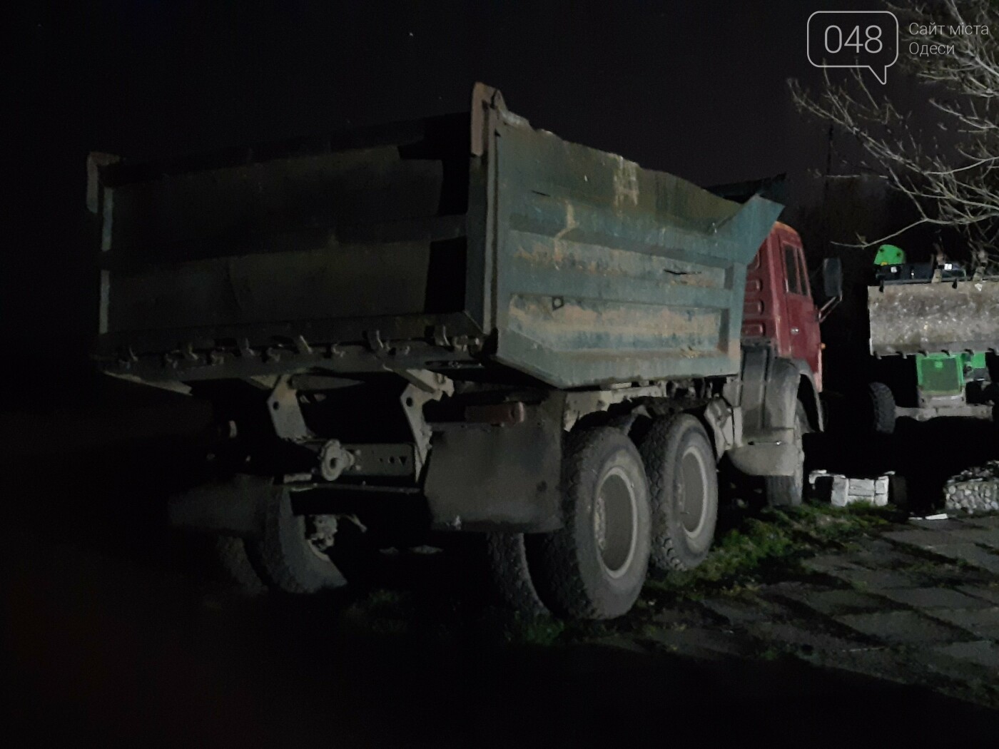 Под покровом ночи на "Чкаловский" пляж в Одессе неизвестные загнали технику, - ФОТО, ВИДЕО, СТРИМ, фото-3