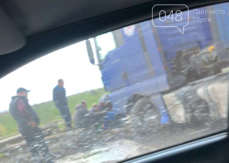 На Клеверном мосту в Одессе произошло ДТП с участием фуры, - ФОТО, фото-3