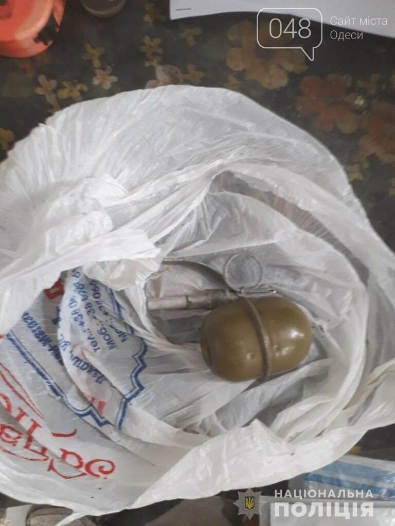 Взрывчатка и наркотики: полицейские задержали двух жителей Одесской области, - ФОТО, фото-1