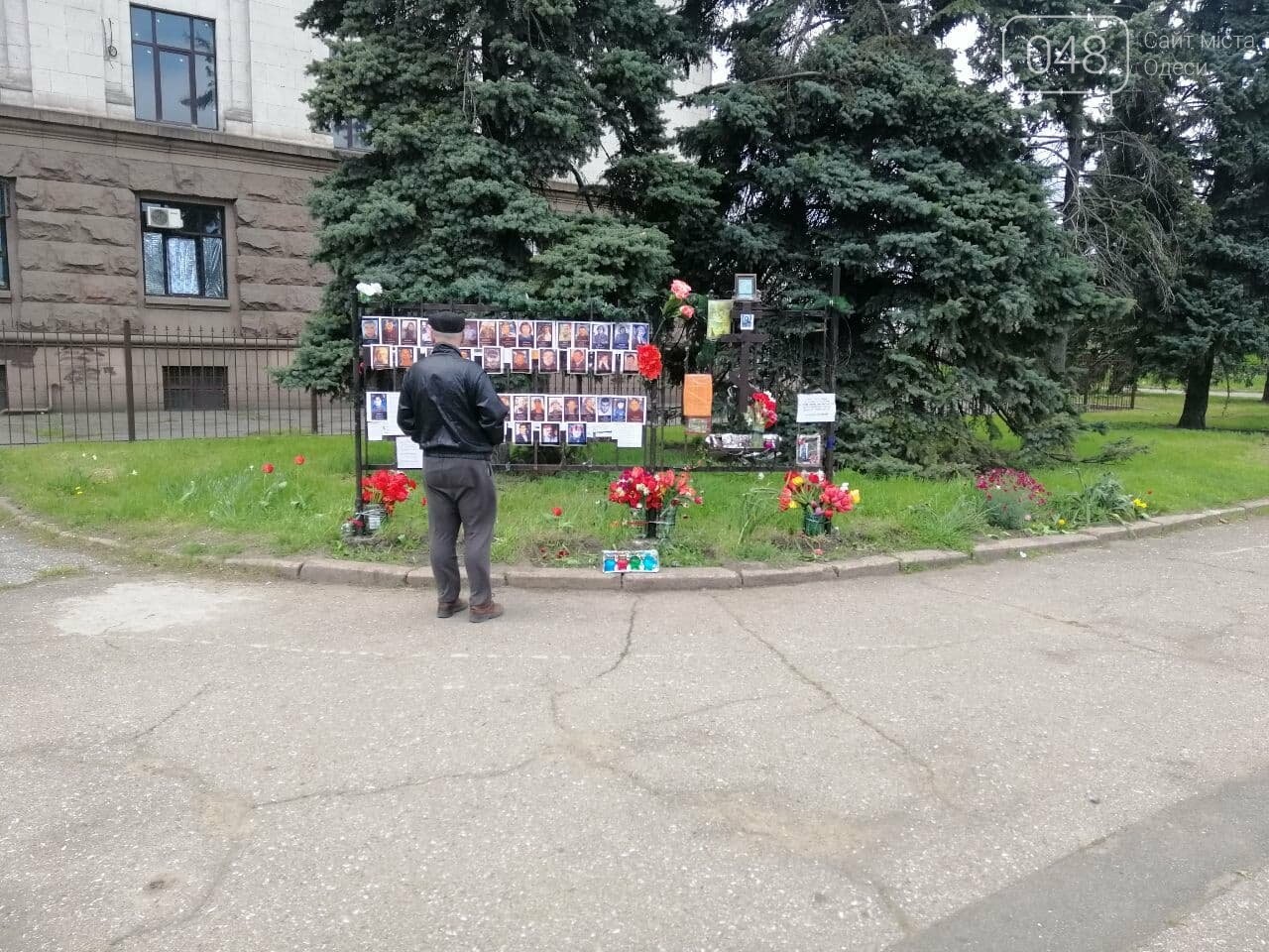 Возле Дома профсоюзов в Одессе убрали цветы,- ФОТО, фото-5