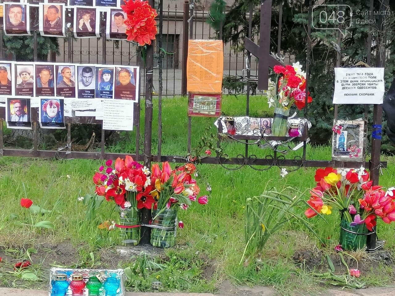 Возле Дома профсоюзов в Одессе убрали цветы,- ФОТО, фото-4