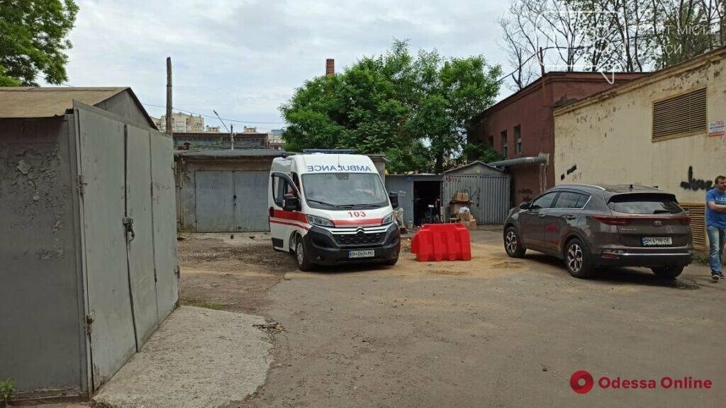 В результате взрыва телевизора в одесской квартире выбило окна и начался пожар, - ФОТО, фото-2