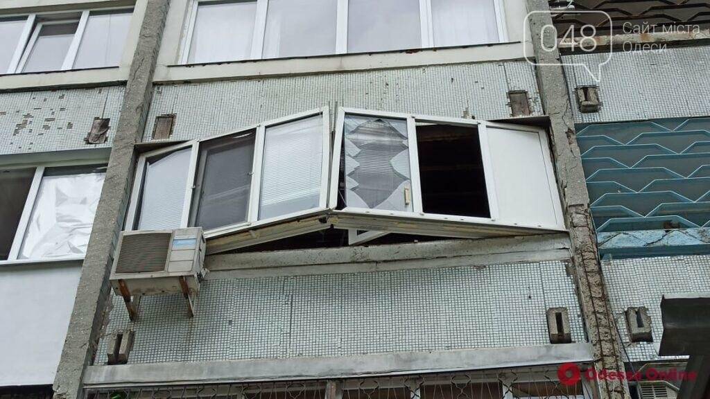 В результате взрыва телевизора в одесской квартире выбило окна и начался пожар, - ФОТО, фото-1