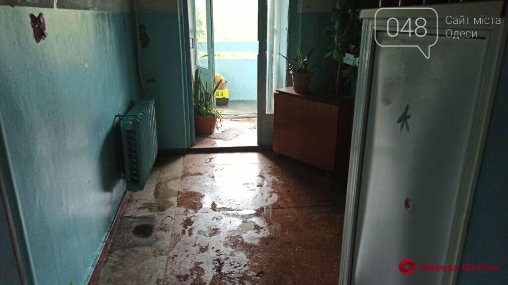 В результате взрыва телевизора в одесской квартире выбило окна и начался пожар, - ФОТО, фото-7