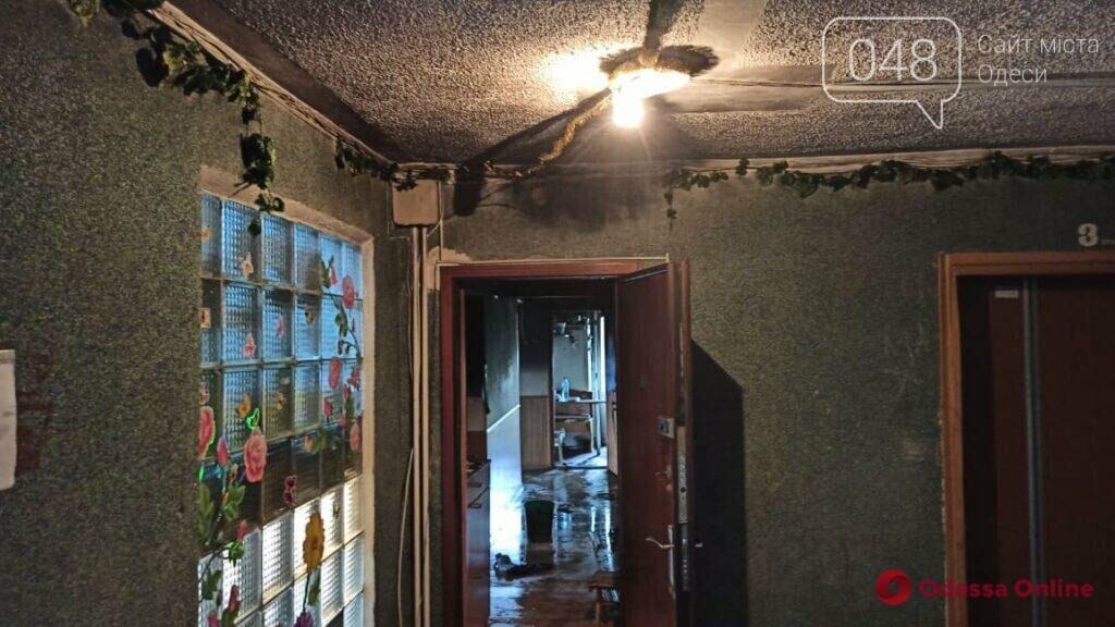 В результате взрыва телевизора в одесской квартире выбило окна и начался пожар, - ФОТО, фото-9