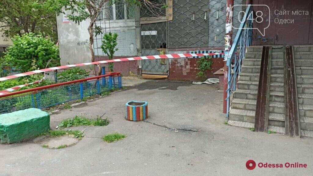 В результате взрыва телевизора в одесской квартире выбило окна и начался пожар, - ФОТО, фото-5