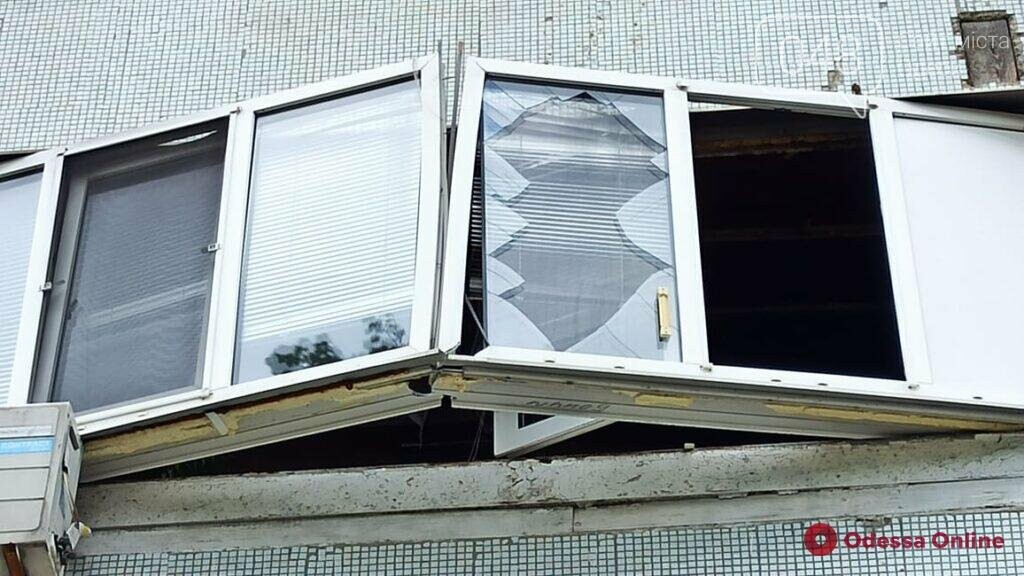В результате взрыва телевизора в одесской квартире выбило окна и начался пожар, - ФОТО, фото-6