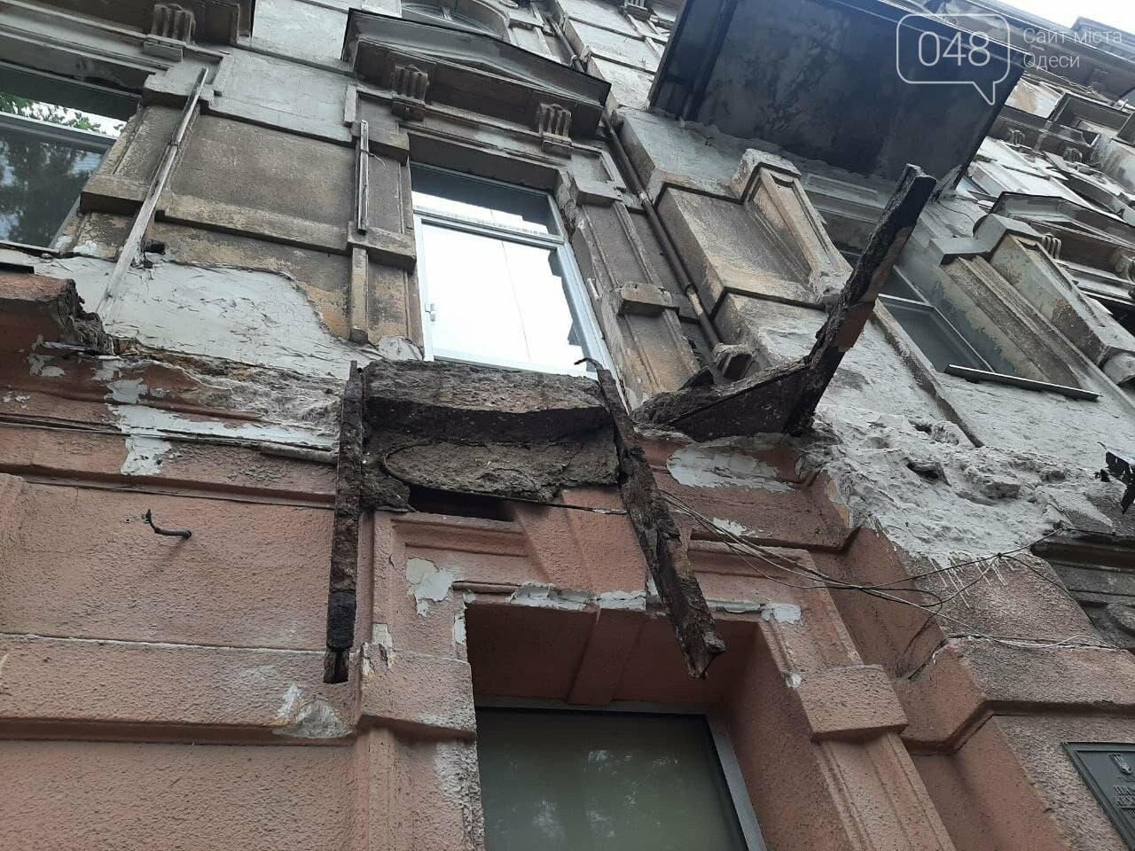 В центре Одессы обвалился балкон, - ФОТО, фото-1