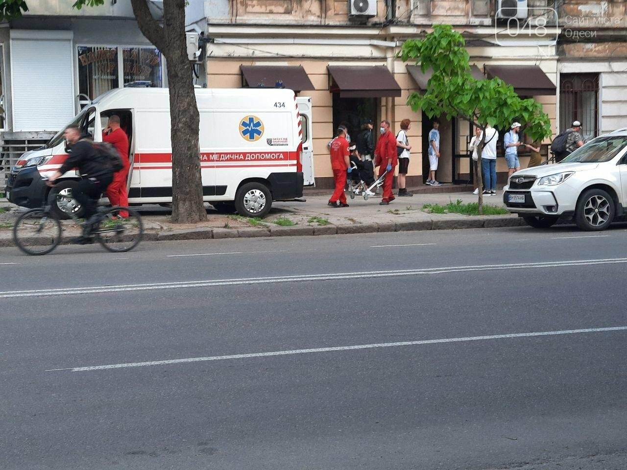 Разбила голову: в центре Одессы девушка упала с электросамоката, - ФОТО, фото-6