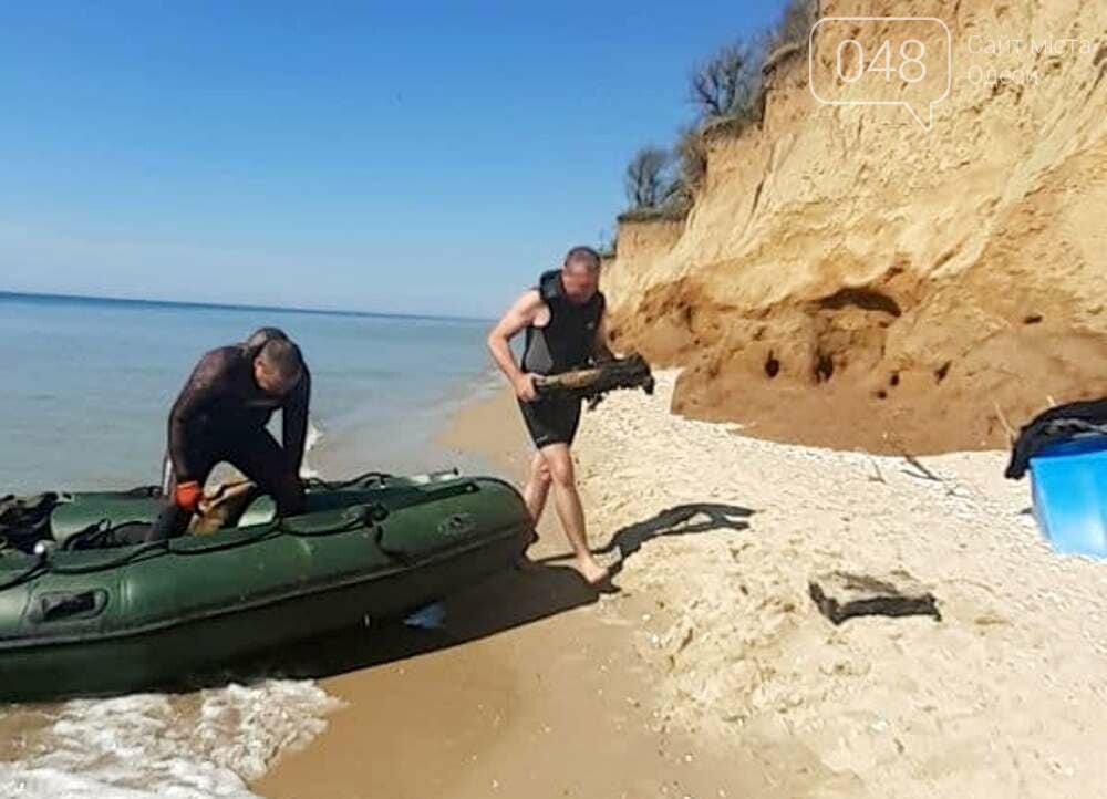 С затонувшего судна вблизи курортного поселка Одесской области достали 49 снарядов,- ФОТО, фото-1